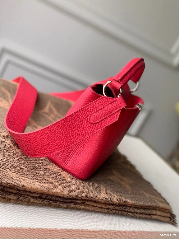 WIS VUITTON MINI LOUIS CAPUCINES 0825